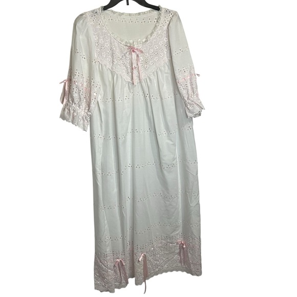 Vintage Eyelet Nightgown - Picture 9 of 10